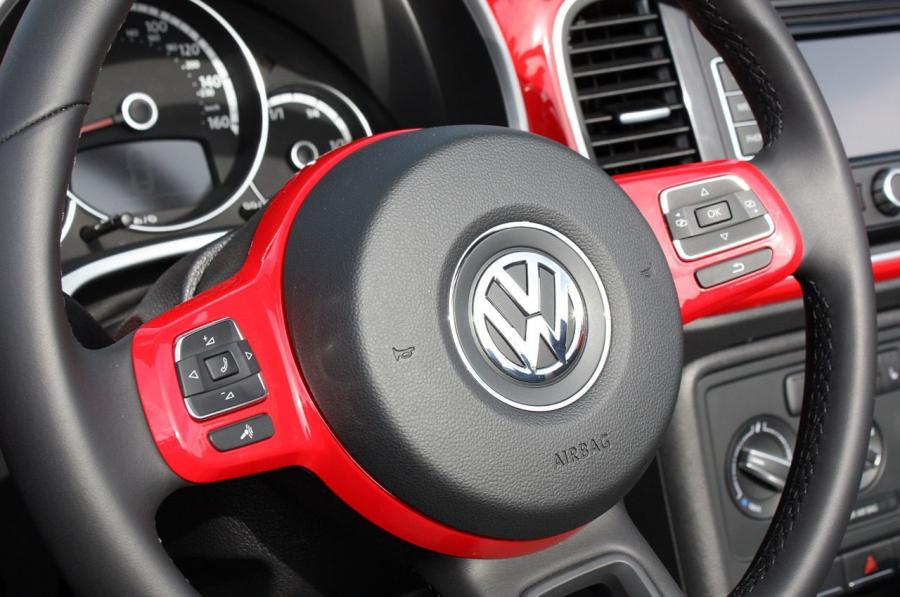  Volkswagen Beetle TDi Cabriolet 2013 года  (фото 19 из 40)
